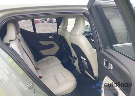 2023 Volvo Xc40 B5 Plus Bright Theme из США, поврежденный, VIN YV4L12UN2P2099041